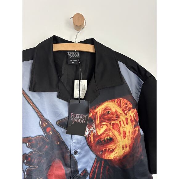 Hot Topic Freddy Vs. Jason Freddy Krueger Button-Up NTW Size L runs oversized - Picture 4 of 7